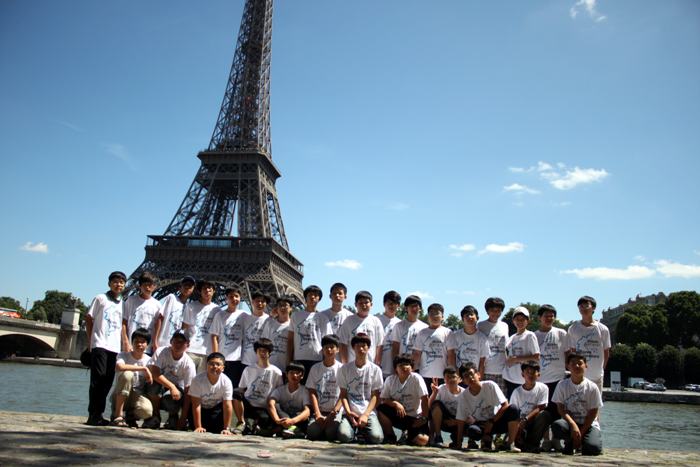 에펠탑 남자단체.jpg